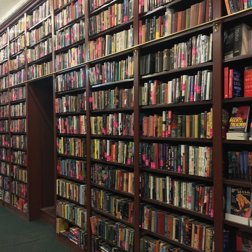 The Mysterious Bookshop 1